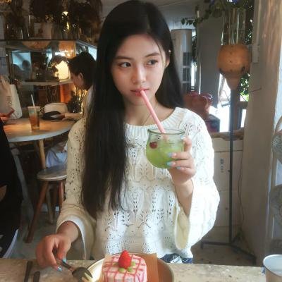 与一位女士合影